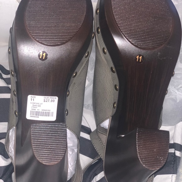 Army green open toe heels - Picture 3 of 3